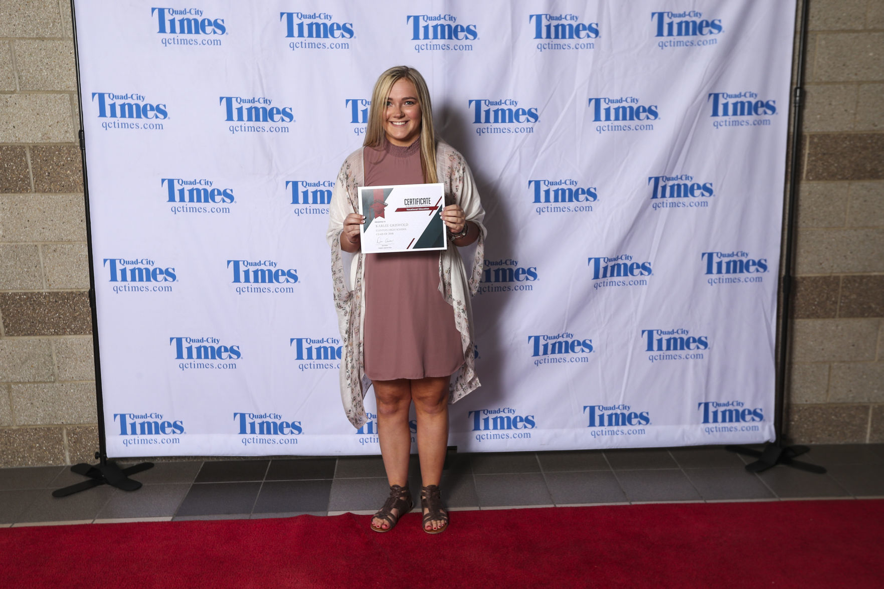 051518-salute-to-academics-red-carpet-028